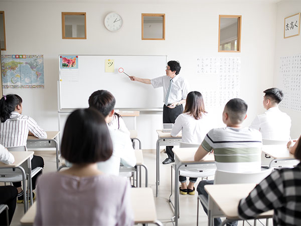 日本コミュニティは外国人技能実習生に必要な日本語をします。